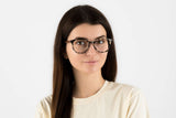 Femme portant des lunettes Faith Ivory, Ivory Tortoise Geometric Glasses