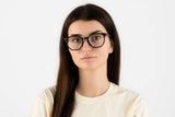 Femme portant des lunettes Faith Black, Black Acetate Geometric Glasses