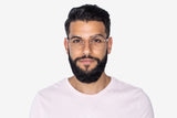 Homme portant des lunettes Joy Rose Gold, Rose Gold Metal Round Glasses